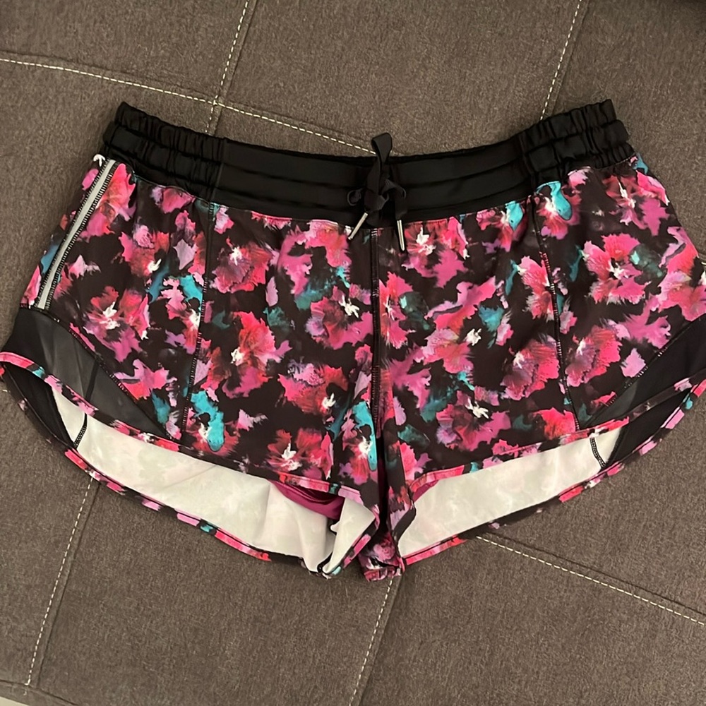 🍋 Lululemon hotty hot shorts 2.5”